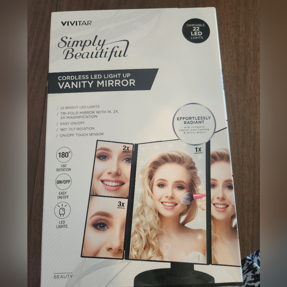 New CORDLESS LED LIGHT UP VANITY MIRROR VIVITAR